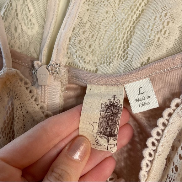 Francesca’s Collections ivory cream lace spaghetti strap large knee length dress - Picture 5 of 7